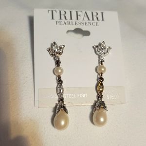 Trifari Pearlessence Goldtone Drop Earrings 🍍